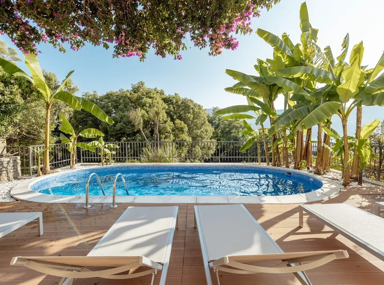 Вилла 14 комнат 247 м² Игало, Черногория