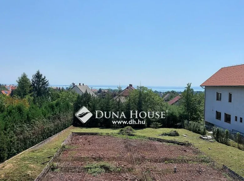 Land 800 m² in Veszprém, Hungary