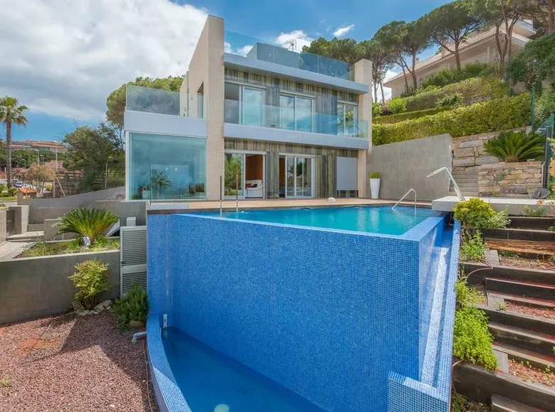 4-Schlafzimmer-Villa 492 m² Lloret de Mar, Spanien