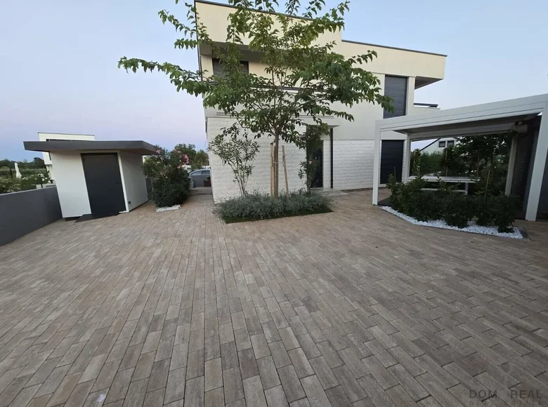 Дом 100 м² Изола, Словения