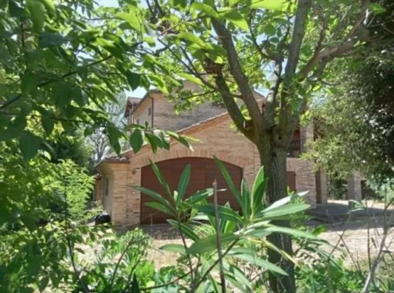 House 15 rooms 350 m² Terni, Italy