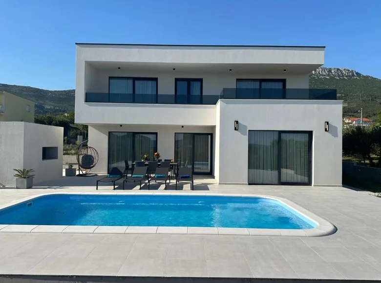 3 bedroom house 245 m² Kastel Stari, Croatia