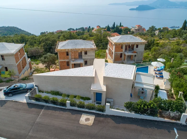 3 bedroom villa 126 m² Sveti Stefan, Montenegro
