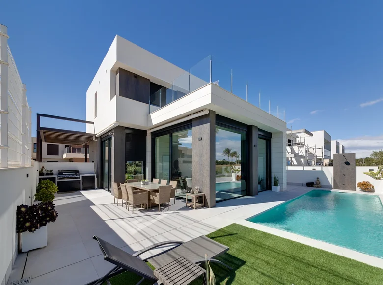 Villa de tres dormitorios 122 m² Pilar de la Horadada, Španjolska