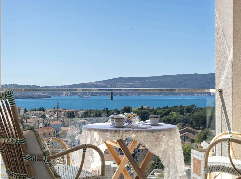 Penthouse 3 bedrooms 120 m² Tivat, Montenegro