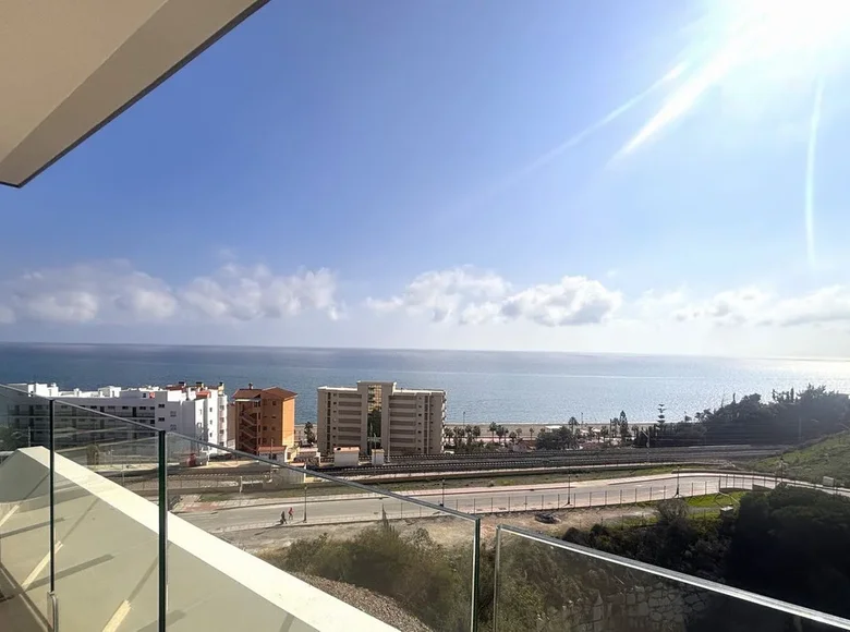 Mieszkanie 2 pokoi 93 m² Fuengirola, Hiszpania