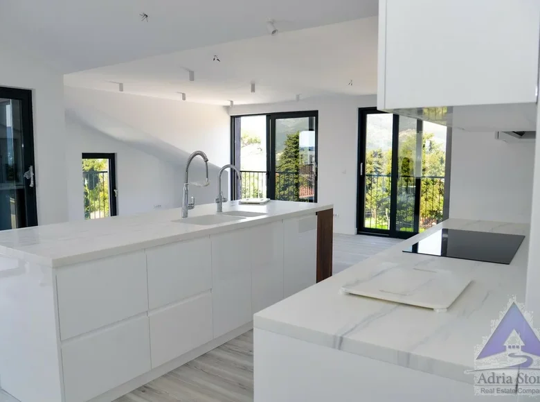 Mieszkanie 2 pokoi 125 m² Tivat, Czarnogóra