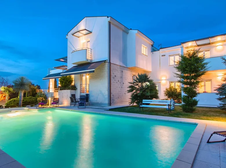 5 bedroom house 350 m² Grad Pula, Croatia
