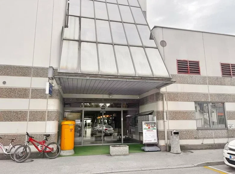 Propiedad comercial 333 m² en Domzale, Eslovenia