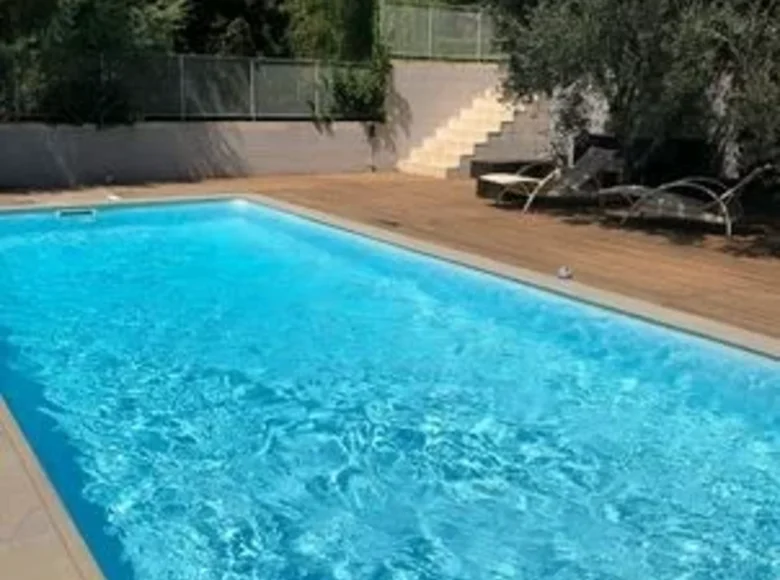 Mieszkanie 4 pokoi 180 m² Municipality of Vari Voula Vouliagmeni, Grecja