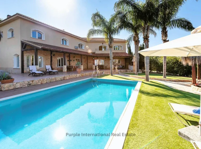 5-Schlafzimmer-Villa 362 m² Paralimni, Zypern