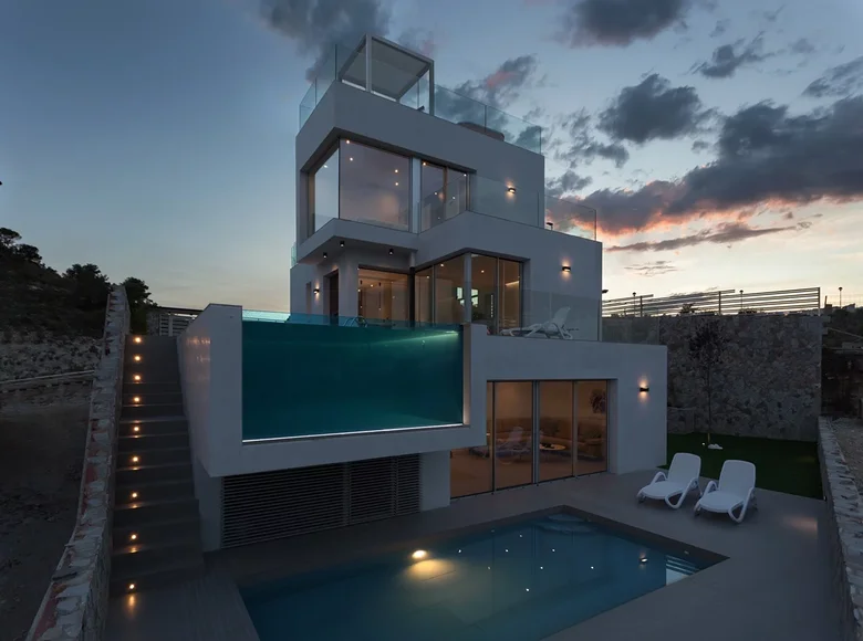 4-Schlafzimmer-Villa 371 m² Abadin, Spanien