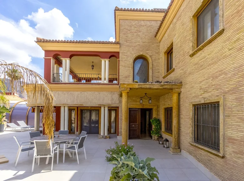 3-Schlafzimmer-Villa 620 m² Orihuela, Spanien