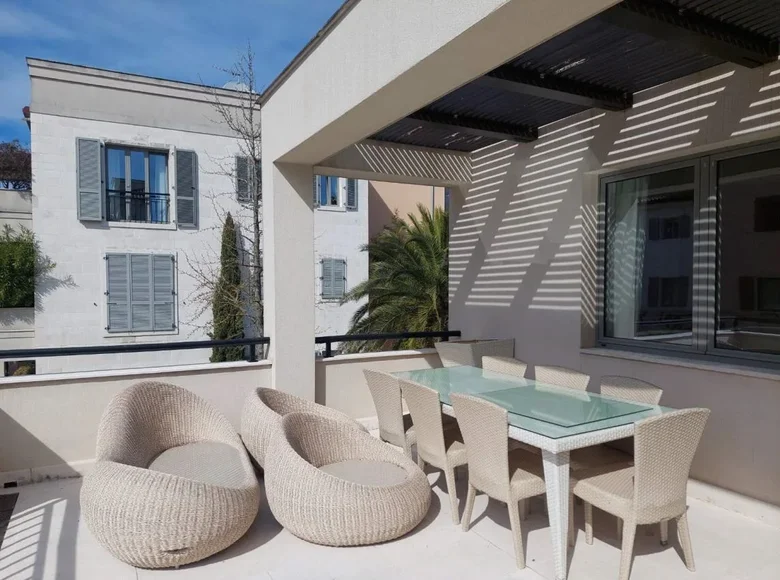 Квартира 3 комнаты 115 м² Тиват, Черногория