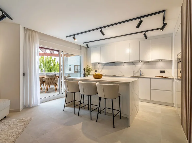 Mieszkanie 3 pokoi 117 m² Marbella, Hiszpania