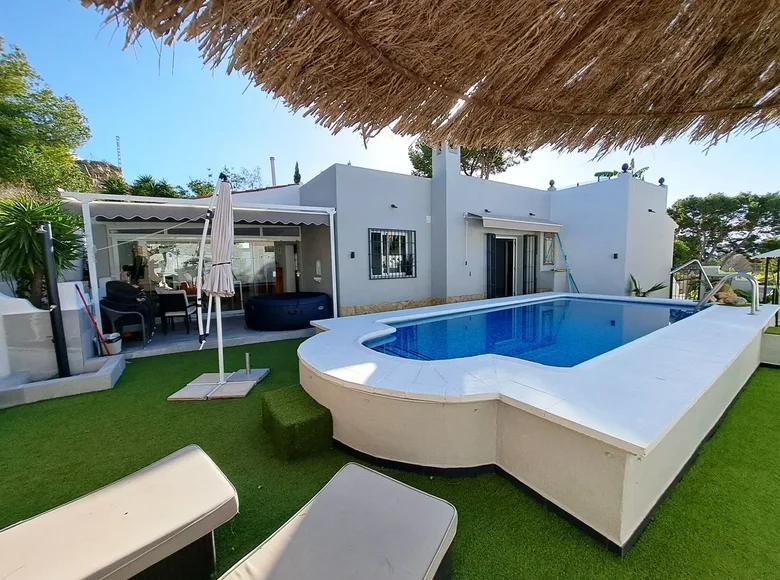 Villa de tres dormitorios 200 m² La Nucía, Španjolska