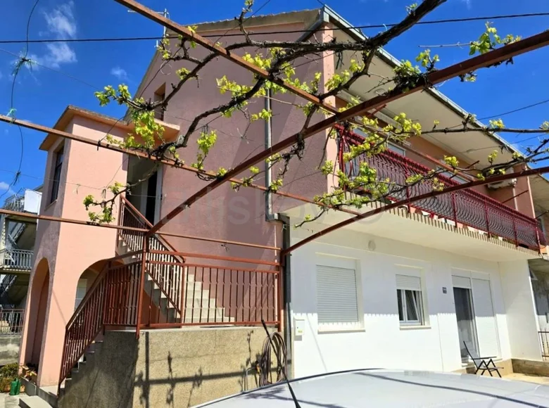 7 room house 247 m² Kastel Stari, Croatia