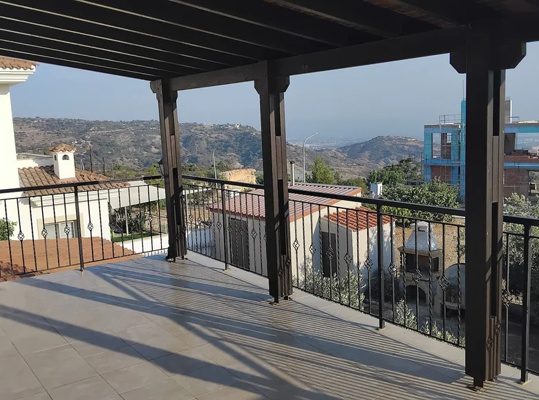 4-Schlafzimmer-Villa 236 m² in Armou, Zypern