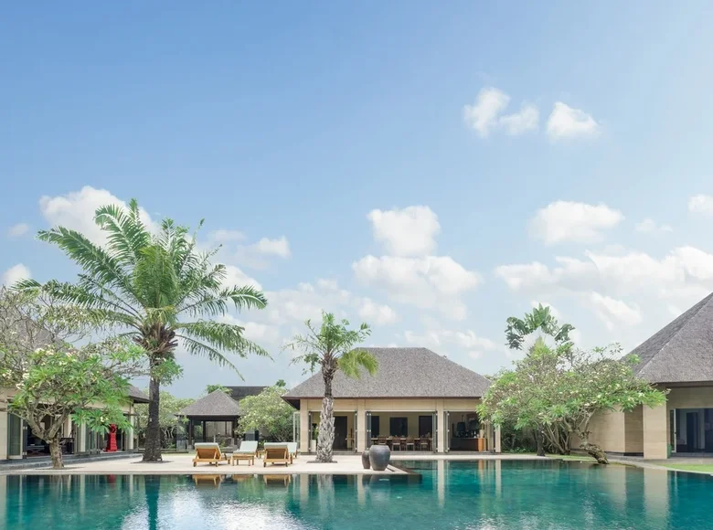 Villa de 7 dormitorios 2 641 m² Kerobokan Kelod, Indonesia