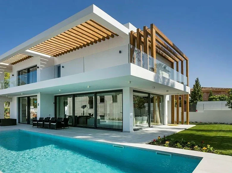 3-Schlafzimmer-Villa 202 m² Estepona, Spanien