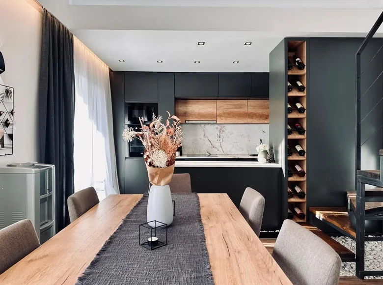 Mieszkanie 3 pokoi 130 m² w Tivat, Czarnogóra