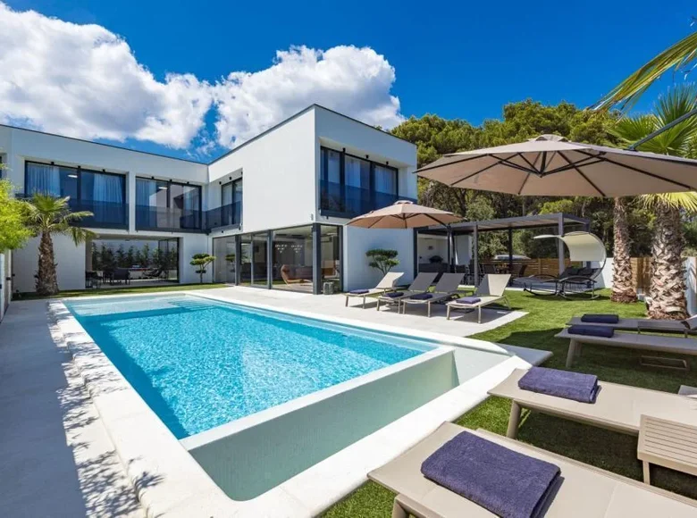 4 bedroom Villa 220 m² Opcina Medulin, Croatia