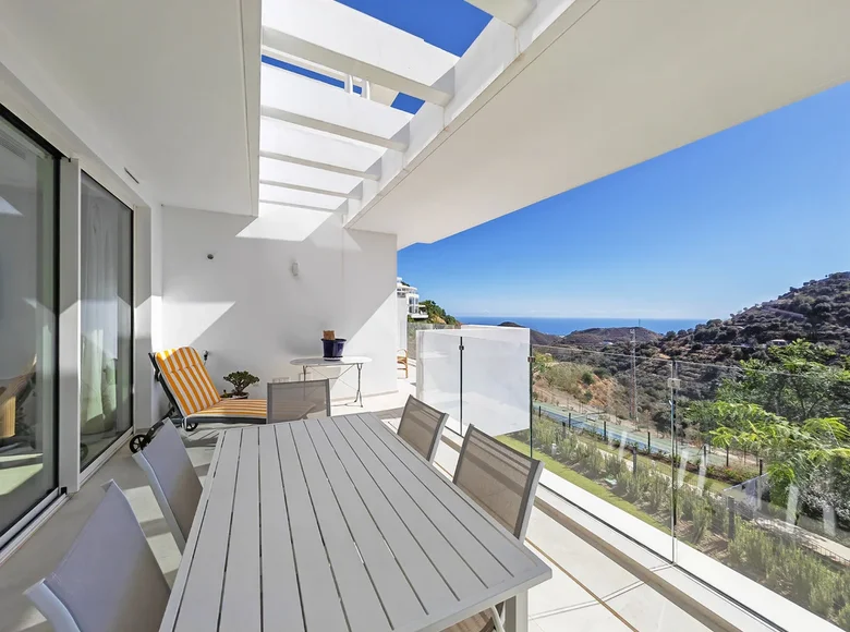 Mieszkanie 2 pokoi 127 m² Ojen, Hiszpania