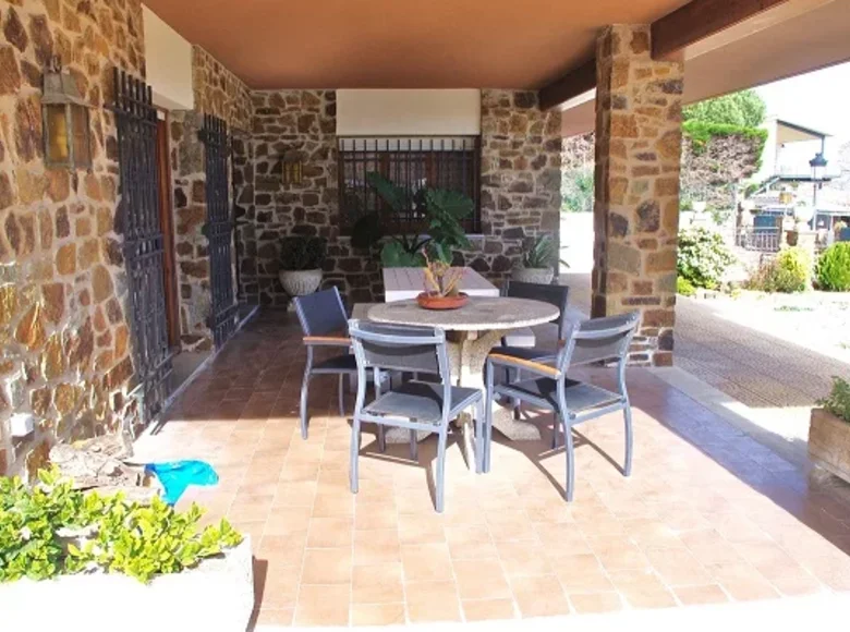 Villa de 7 dormitorios 370 m² Sant Pol de Mar, Španjolska