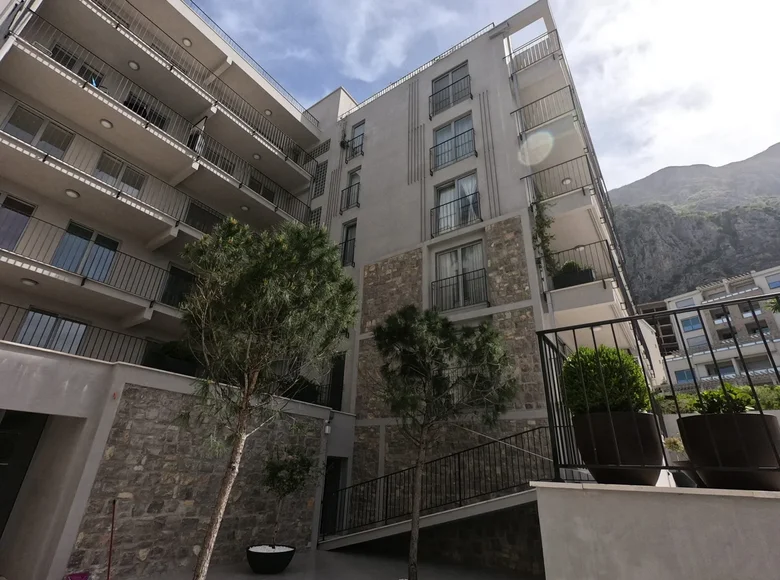 2 bedroom apartment 78 m² Dobrota, Montenegro