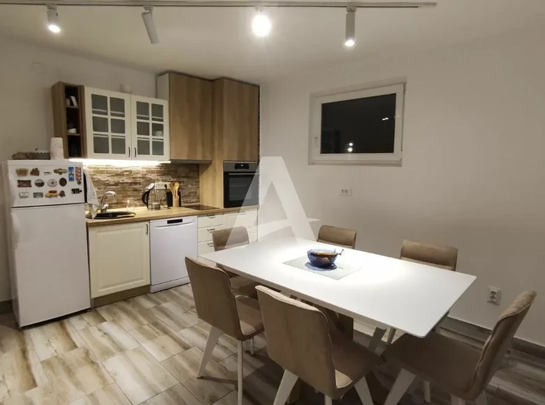 Apartamento 3 habitaciones 100 m² en Skaljari, Montenegro