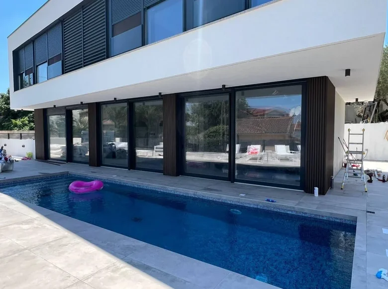 4 bedroom Villa 270 m² Rovinjsko Selo, Croatia