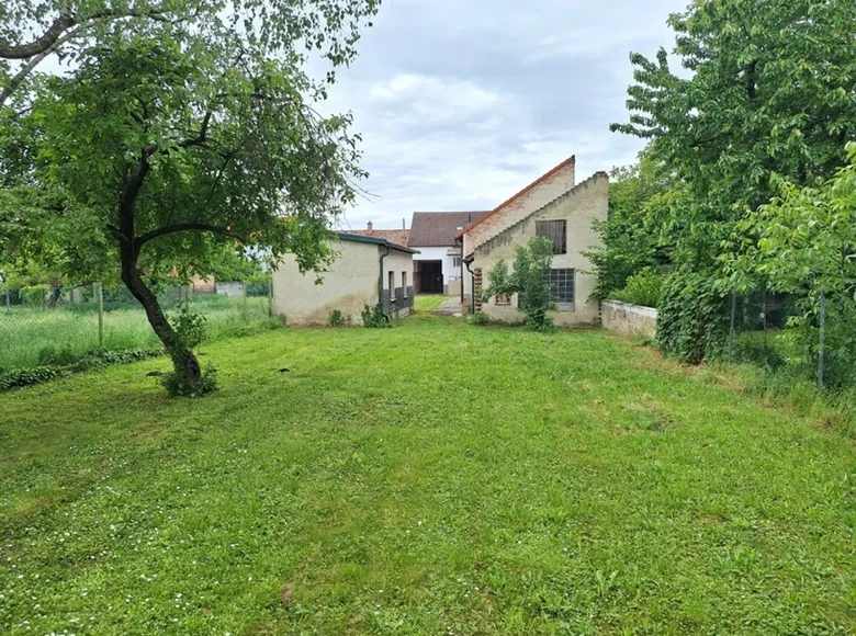 6 room house 130 m² Zwolfaxing, Austria