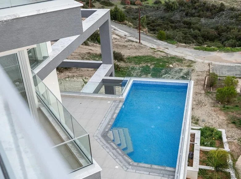 5 bedroom house 625 m² Agios Tychonas, Cyprus