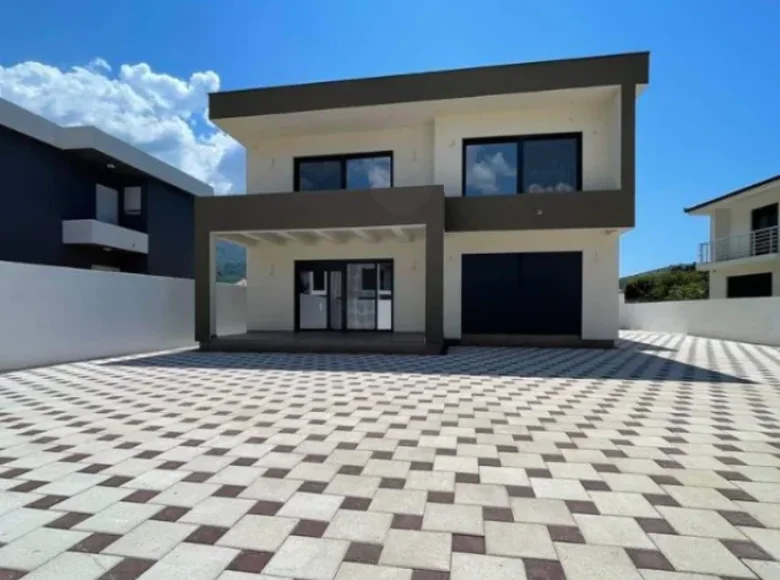 Casa 4 habitaciones 200 m² Celuga, Montenegro