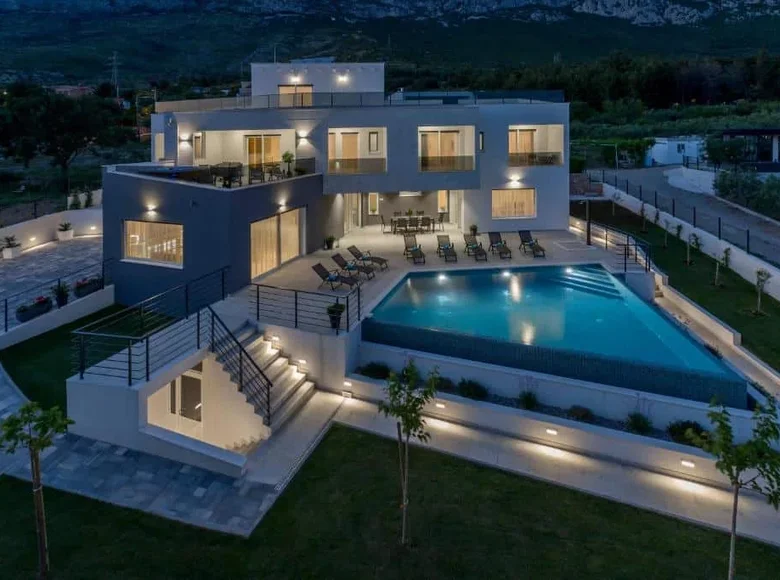 5 bedroom house 350 m² Grad Split, Croatia