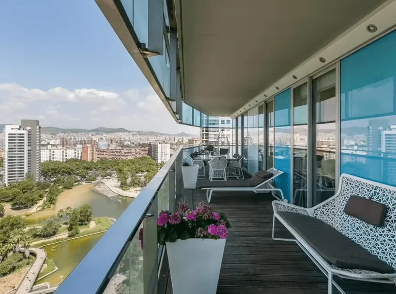 Mieszkanie 3 pokoi 125 m² Barcelona, Hiszpania