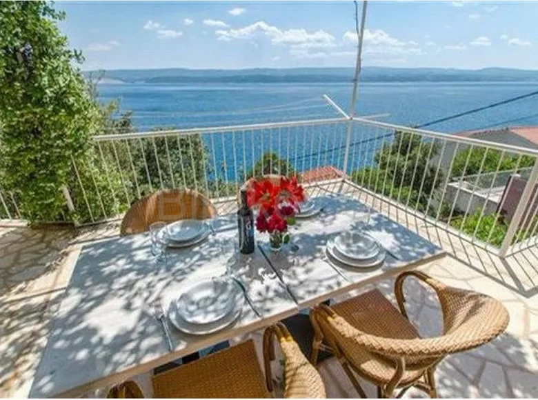 4 room house 225 m² Grad Omis, Croatia