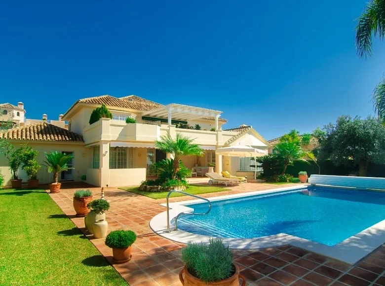 Villa de tres dormitorios 400 m² Ricmar, Španjolska
