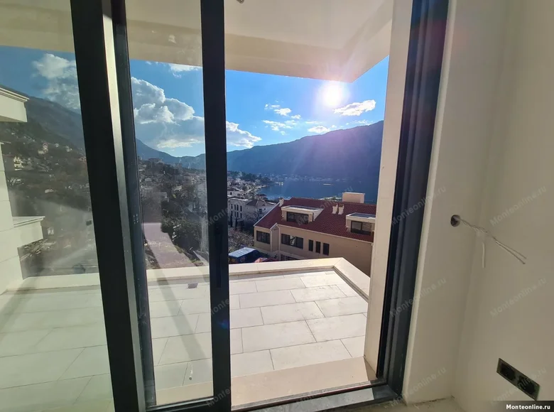 2 bedroom apartment 79 m² Dobrota, Montenegro