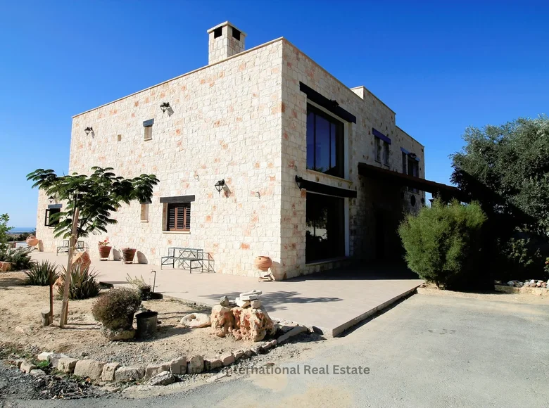 Villa de 7 dormitorios 682 m² Kouklia, Chipre
