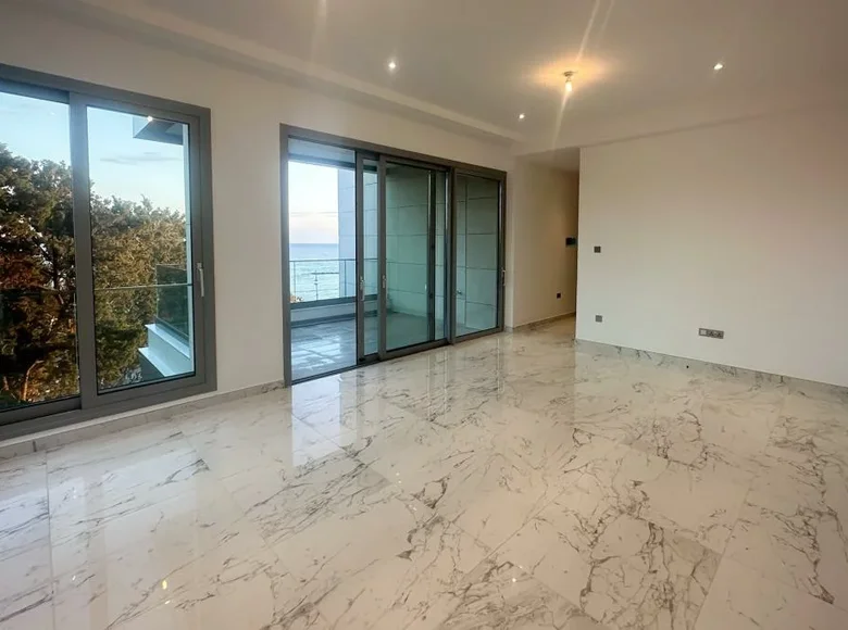 Mieszkanie 2 pokoi 148 m² Koinoteta Agiou Tychona, Cypr