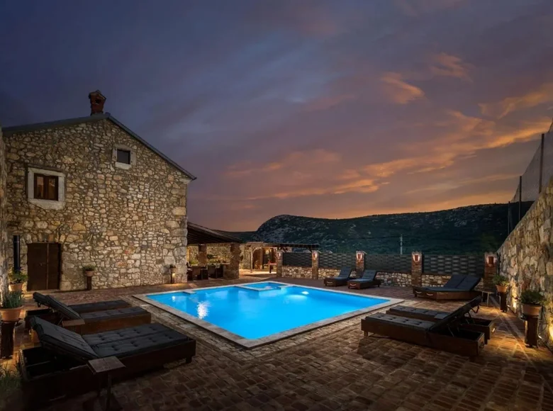 5 bedroom villa 200 m² Grad Novi Vinodolski, Croatia