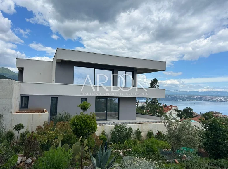 3 bedroom apartment 196 m² Lovran, Croatia