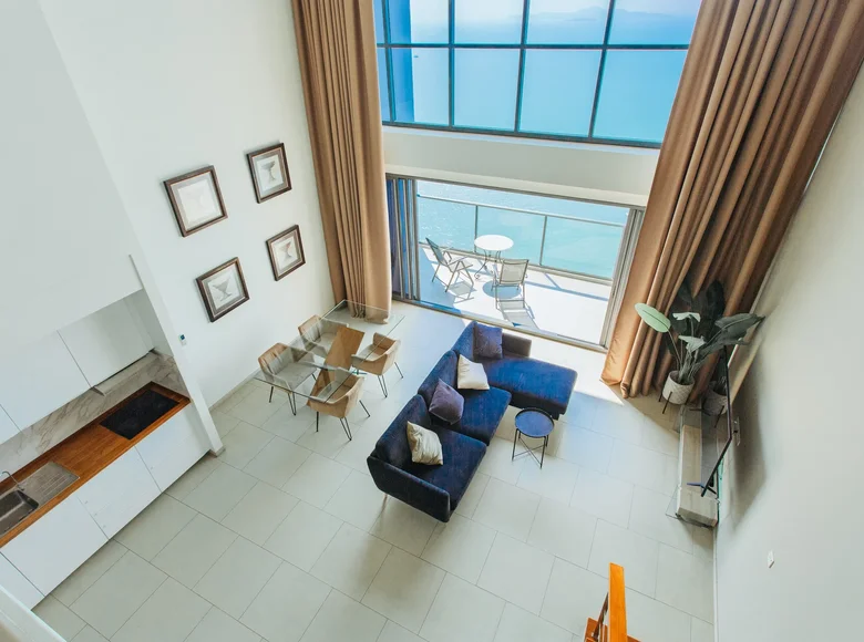 Piso independiente 3 habitaciones 190 m² Na Kluea, Tailandia