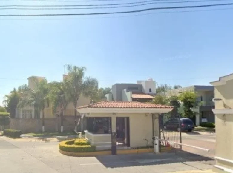 Дом 3 спальни 120 м² Сапопан, Мексика