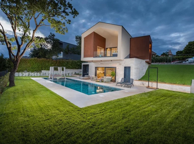 4 bedroom Villa 200 m² Grad Porec, Croatia