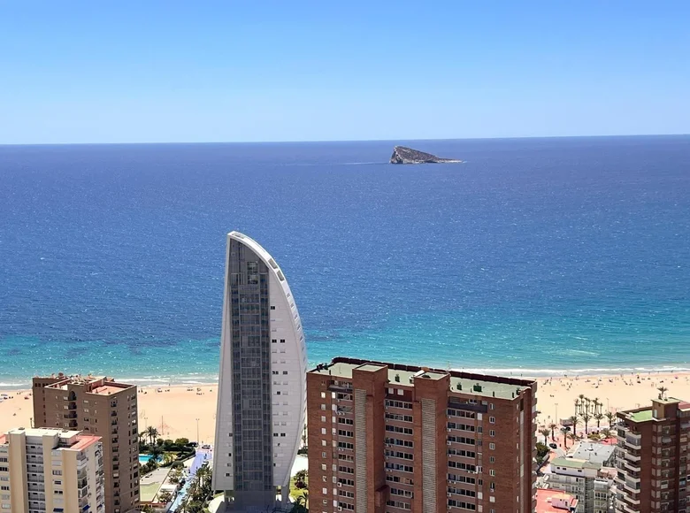 Mieszkanie 3 pokoi 130 m² Benidorm, Hiszpania