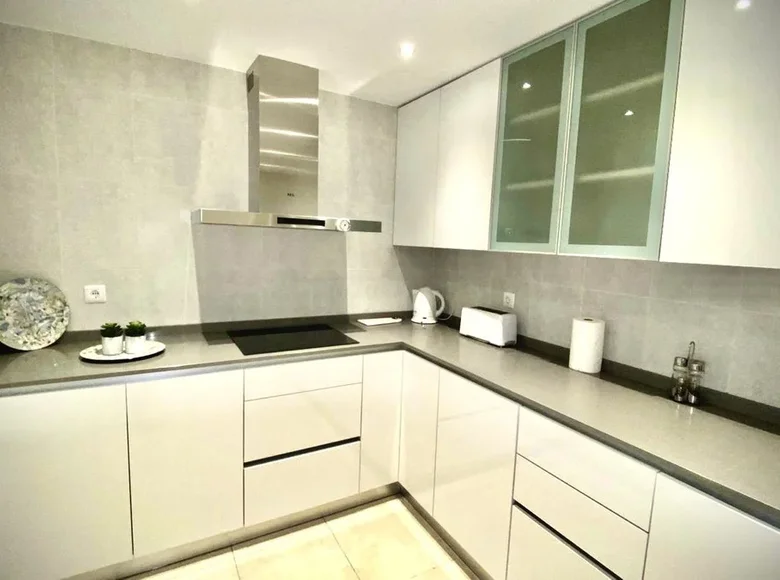 Mieszkanie 2 pokoi 120 m² Marbella, Hiszpania