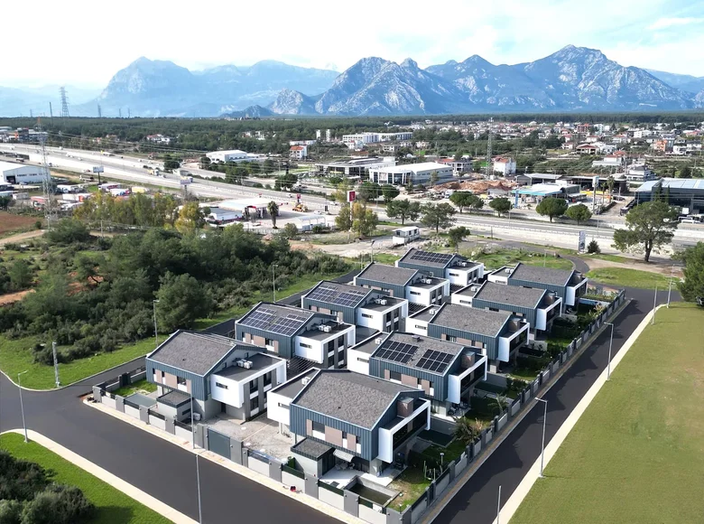 Dom 5 pokojów 240 m² Dosemealti, Turcja