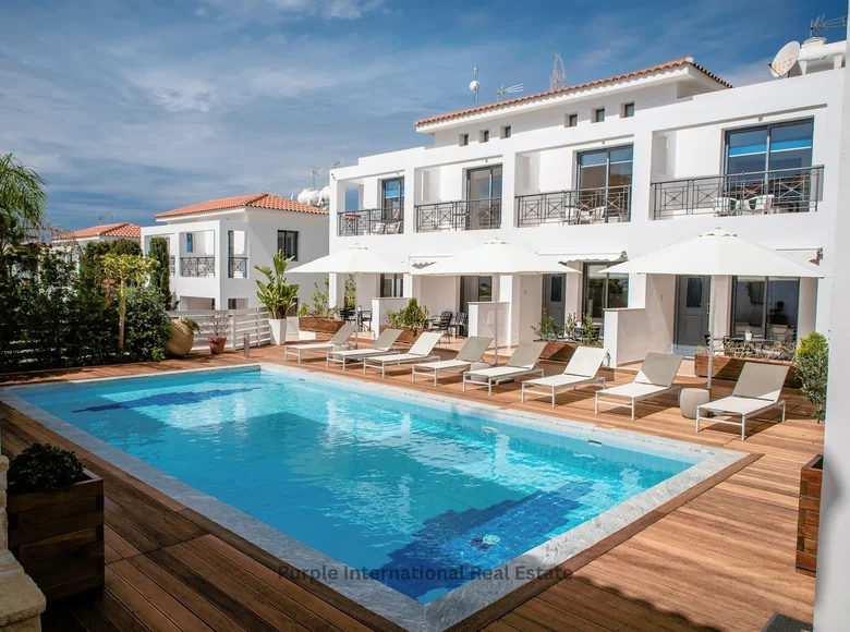 Revenue house 1 381 m² in Kissonerga, Cyprus
